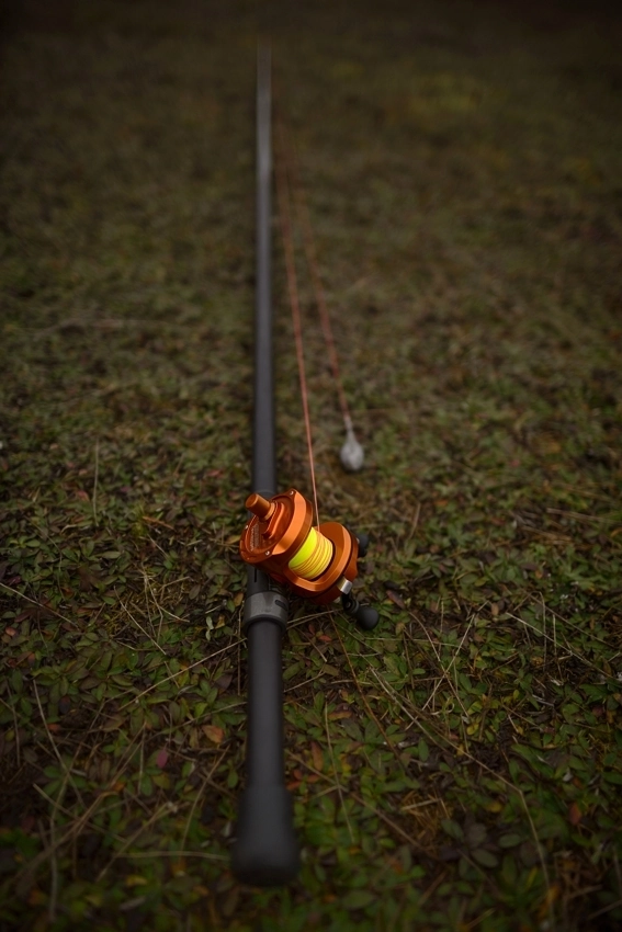 Wędka i kołowrotek z nawiniętą seledynową żyłką